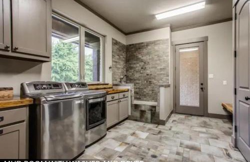 Valley View Casa | Hilltop Ranch House - Holiday & Family Destination