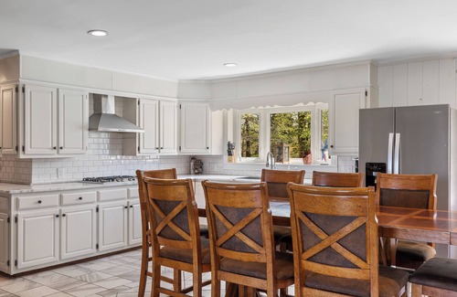 Smithville Casa | Hilltop Retreat THE BEST VIEW- pool table and game room , hot tub, free weights