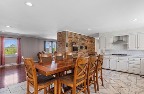 Smithville Casa | Hilltop Retreat THE BEST VIEW- pool table and game room , hot tub, free weights