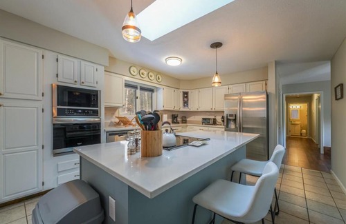 Brevard Casa | Hilltop Retreat