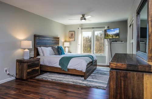 Brevard Casa | Hilltop Retreat