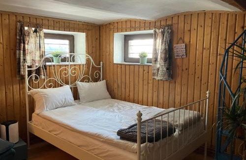 Center Apartamento | Hilltop Retro Home