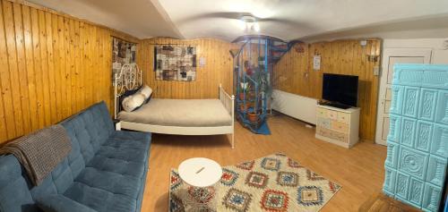 Center Apartamento | Hilltop Retro Home