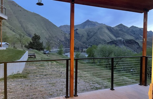 Riggins Cabina | Hilltop riverview bunkhouse