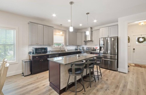 Fairview Casa | Hillple Splendor, Mountain Getaway Minutes to Downtown Asheville y Blue Ridge Pkwy