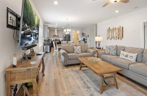 Fairview Casa | Hillple Splendor, Mountain Getaway Minutes to Downtown Asheville y Blue Ridge Pkwy