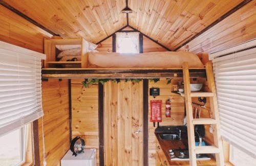 Tallarook Casa | Hilltop Tiny House by Tiny Away