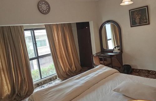 PECHS Hotel | Hilltop Totel
