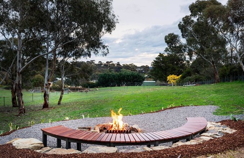 Castlemaine Casa | Hilltop Victorian Retreat - Firepit + Sunset views