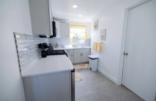 Saint John Parish Apartamento | Hilltop Views: City & Sea Escape