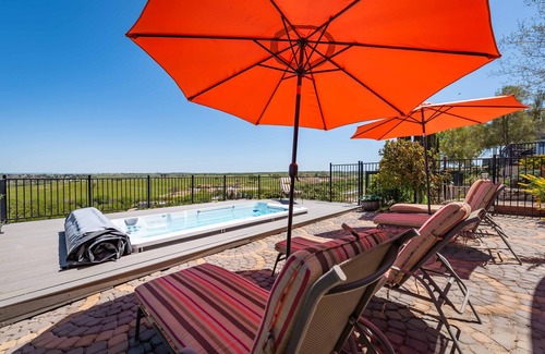 Paso Robles Casa | Hilltop Vineyard Home w/360 Views, Pool & Fire Pit!