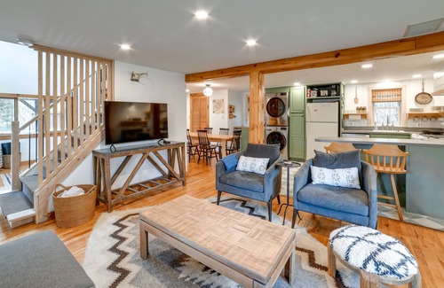 Walton Cabina | Hilltop Walton Getaway with Picturesque Views!