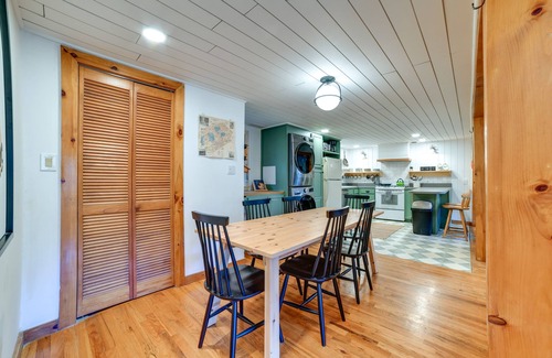 Walton Cabina | Hilltop Walton Getaway with Picturesque Views!