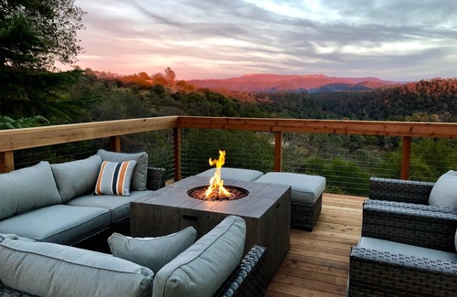 Mariposa Casa | Hilltop Yosemite Retreat w / Views, Jacuzzi, piscina, sala de juegos, cerca de la ciudad