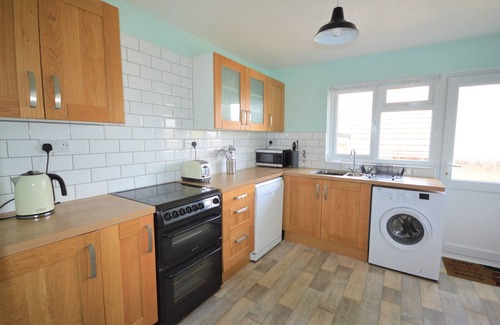 Ventnor Cabaña | Hilltops - a bungalow that sleeps 4 guests in 2 bedrooms