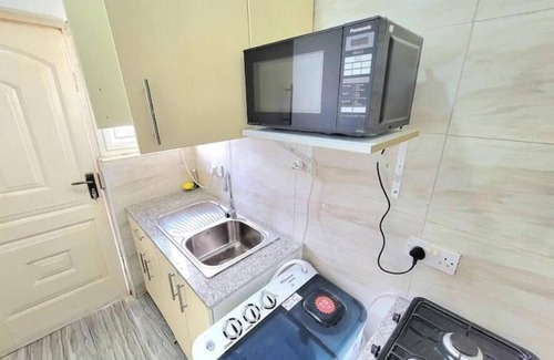 Kwabenyan Casa | HillView 1 Bedrm Home with Swimming Pool @Kwabenya