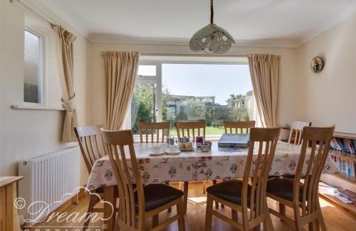 Bridport Casa | Hillview Bungalow