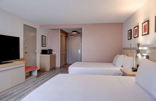 Anaheim Resort Hotel | Hilton Garden Inn Anaheim Garden Grove