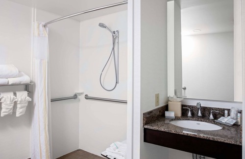 North Brookhaven Hotel | Hilton Garden Inn Atlanta Perimeter Center