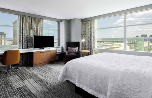Near South Side Hotel | Hilton Garden Inn Chicago McCormick Place