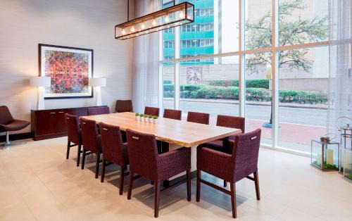 Downtown Dallas Hotel | Hilton Garden Inn Downtown Dallas