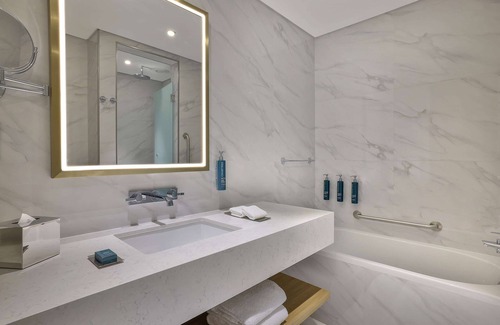 Downtown Dubai Hotel | Hilton Garden Inn Dubai Business Bay