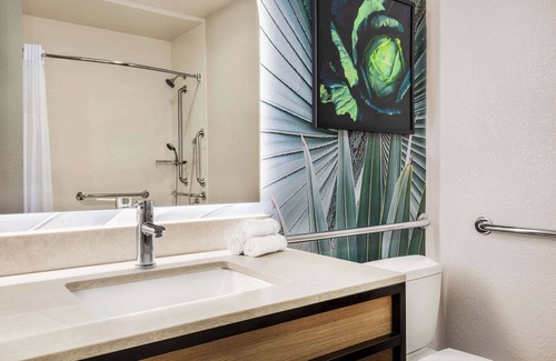 Monterey Hotel | Hilton Garden Inn Monterey