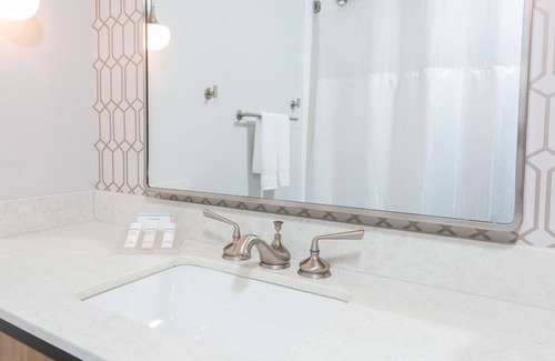 San Leandro Hotel | Hilton Garden Inn Oakland / San Leandro