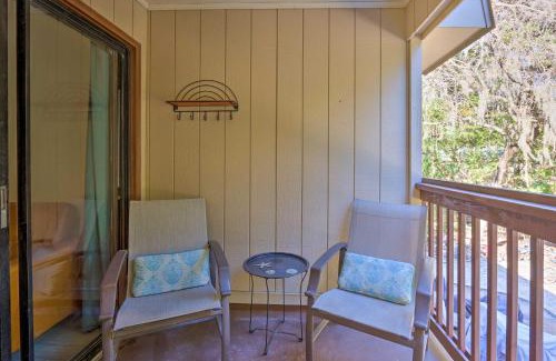 North Forest Beach Apartamento | Hilton Head Condo with Covered Balcony and Pool Access