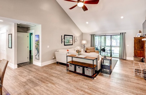 Lawton Woods Casa | Hilton Head Home in Sea Pines, ½ Mi to the Beach!