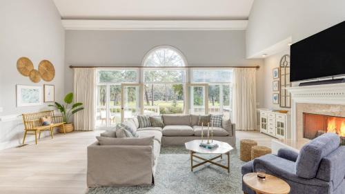 Baynard Oaks Casa | Hilton Ivory 15th Hole of Harbourtown Golf Course Private Pool Hot Tub