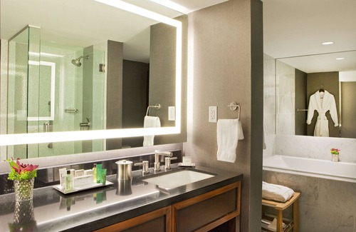 Downtown Nashville Hotel | Hilton Nashville Downtown