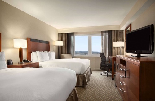 Queens Hotel | Hilton New York JFK Airport