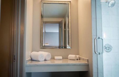 Evanston Hotel | Hilton Orrington / Evanston