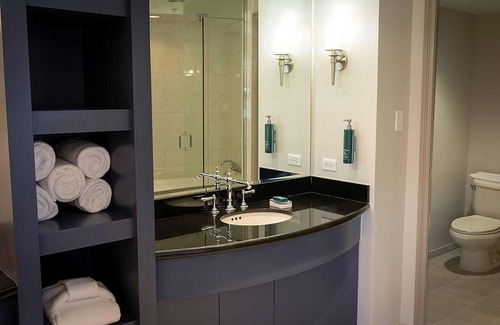 Evanston Hotel | Hilton Orrington / Evanston
