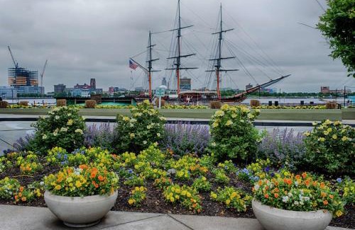 Society Hill Hotel | Hilton Philadelphia at Penn's Landing