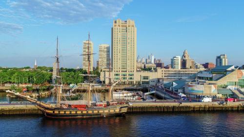 Society Hill Hotel | Hilton Philadelphia at Penn's Landing