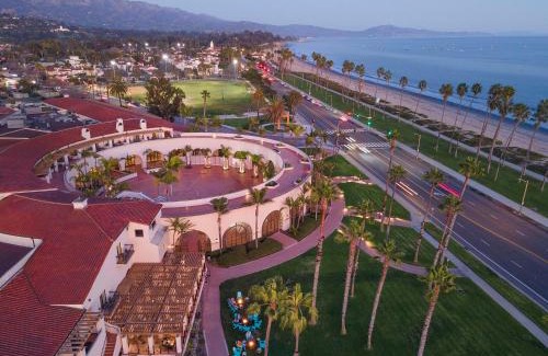 East Beach Complejo | Hilton Santa Barbara Beachfront Resort
