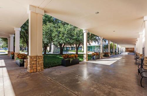 Brazos Hotel | Hilton Waco