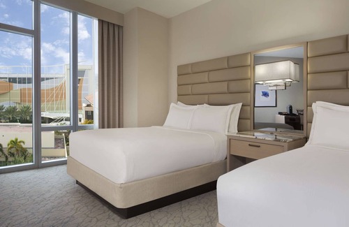 Downtown West Palm Beach Hotel | Hilton West Palm Beach