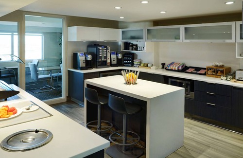 Winnipeg Hotel | Hilton Winnipeg Airport Suites
