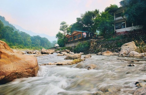Rishikesh Complejo | Him River Resort