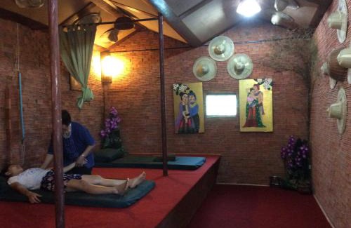 Sila Complejo | Himawari Restaurant & Cottage