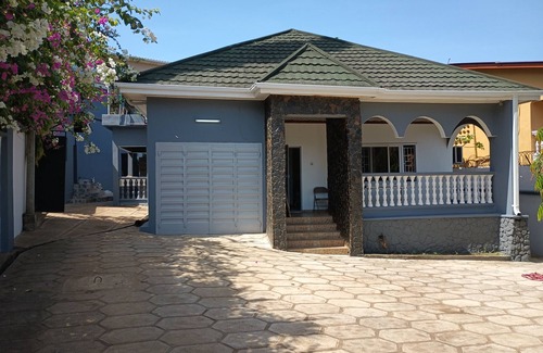 Waterloo Casa | HIMMA'S 3-bedroom Luxury Family House with strong WIFI.