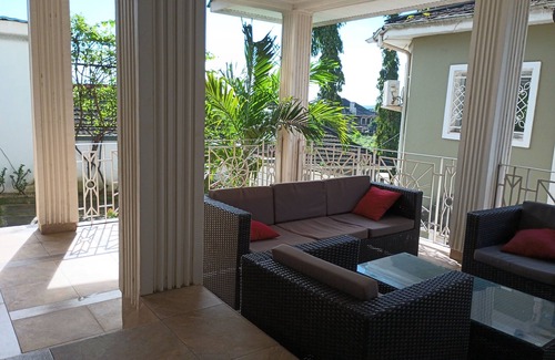 Freetown Apartamento | Himma's One bedroom cozy apartment with AC, strong WiFi