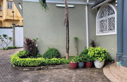 Freetown Apartamento | Himma's One bedroom cozy apartment with AC, strong WiFi