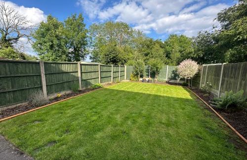 Barwell Casa | Hinckley Home Sleeps 5 Complete House