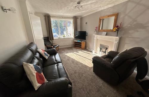Barwell Casa | Hinckley Home Sleeps 5 Complete House