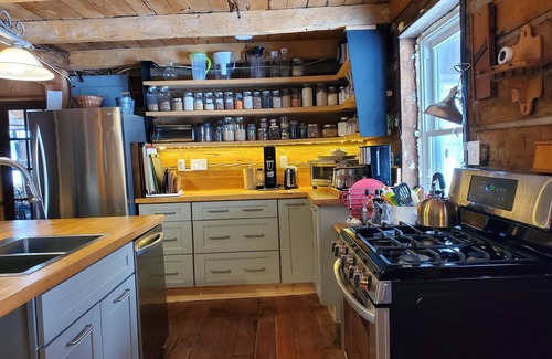 Georgian Bluffs Cabina | Hindman House: Quiet restful all-season rural retreat