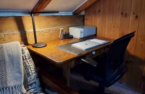 Georgian Bluffs Cabina | Hindman House: Quiet restful all-season rural retreat